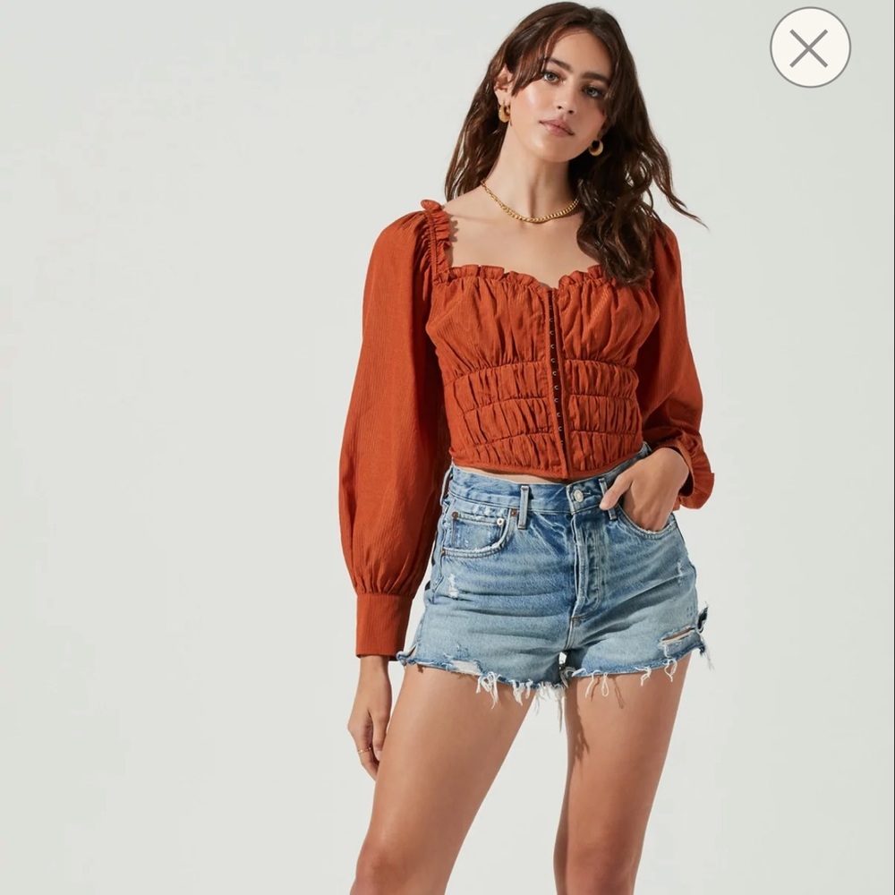 NWT 🏷 ASTR Amber Sweetheart Top, Color Rust, Size M